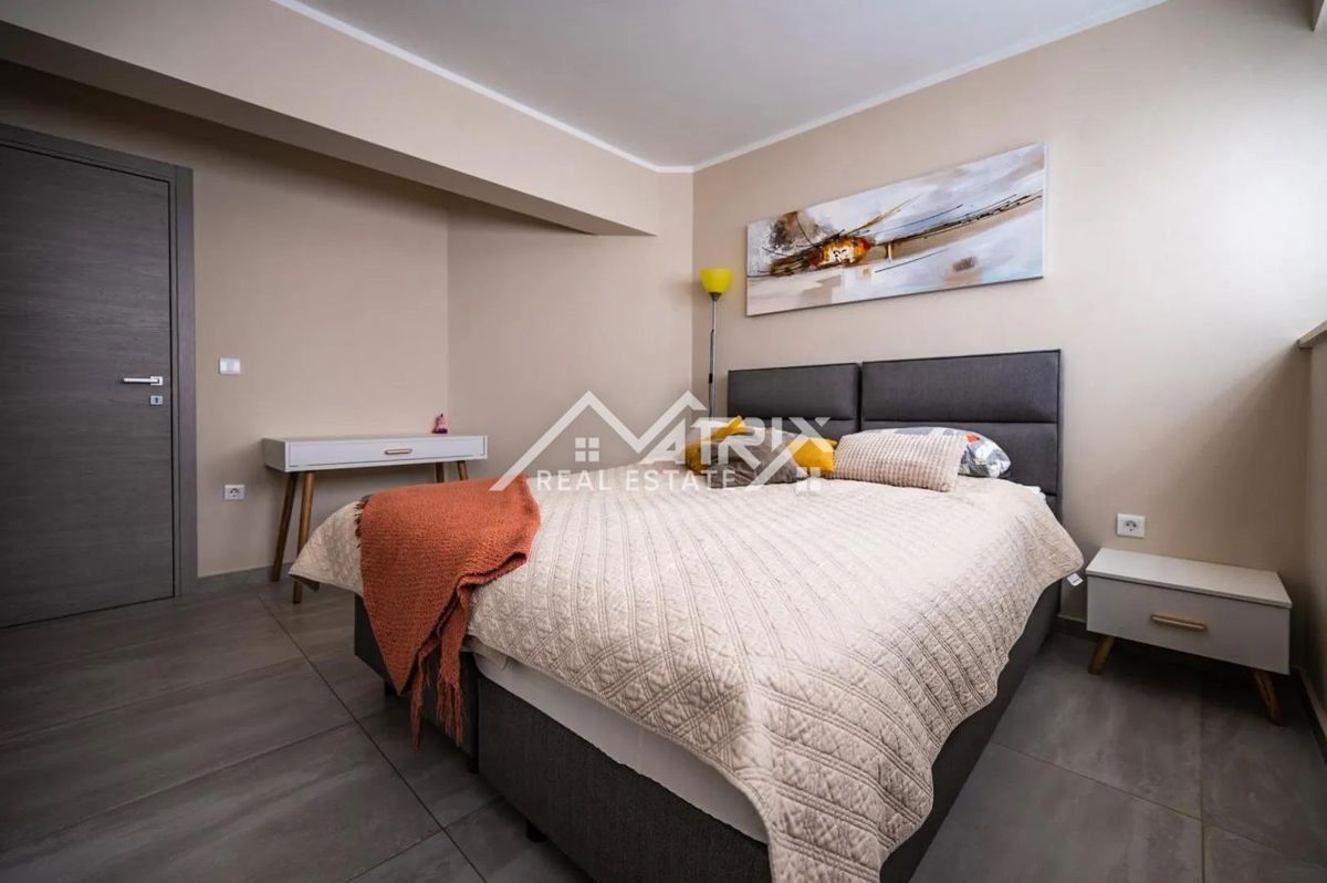Medulin, Penthouse s 6 spalnicami in pogledom na morje