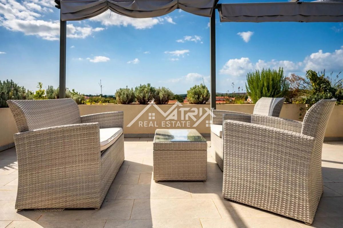 Medulin, Penthouse s 6 spalnicami in pogledom na morje