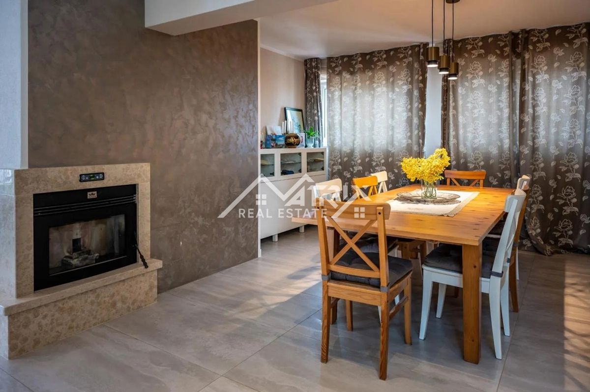 Medulin, Penthouse s 6 spalnicami in pogledom na morje