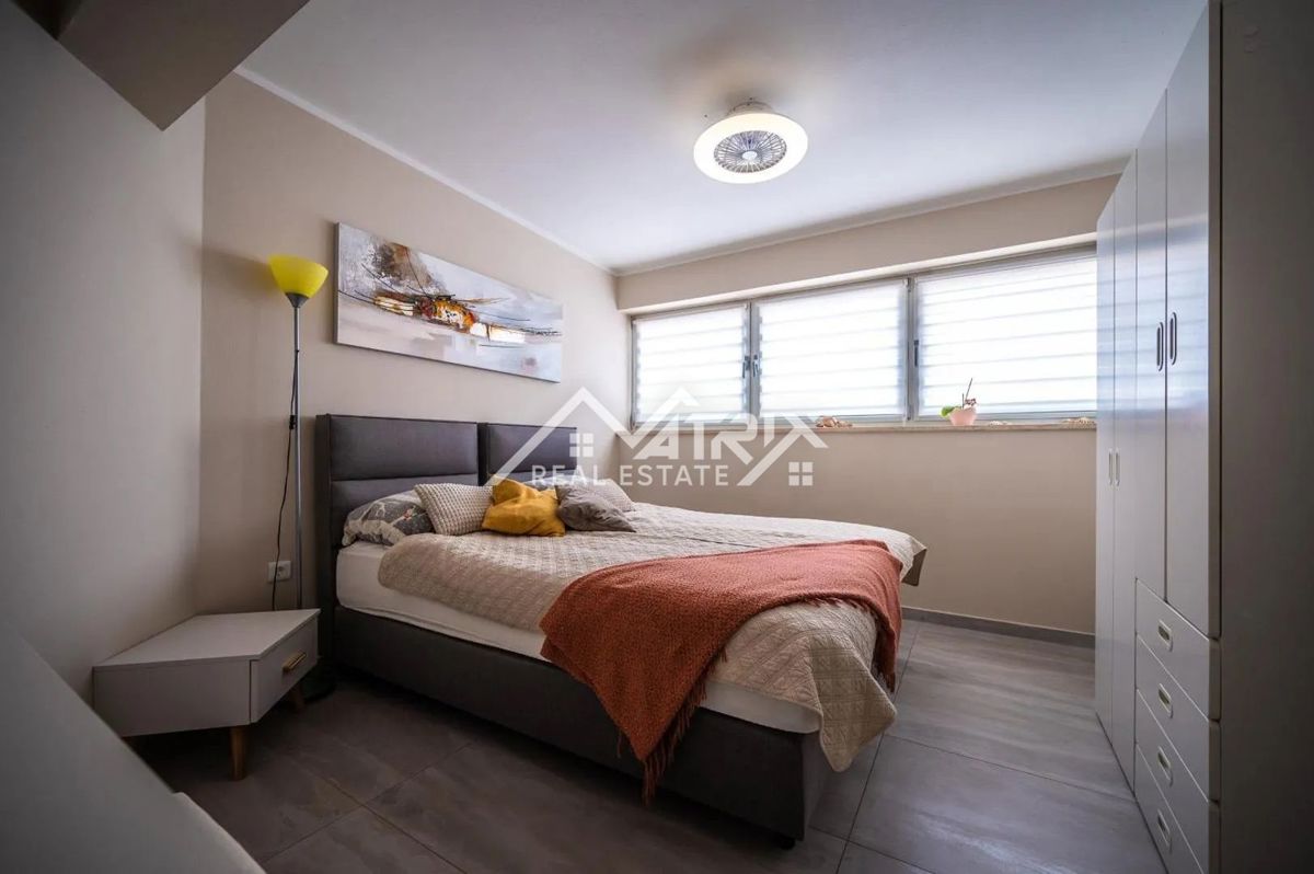 Medulin, Penthouse s 6 spalnicami in pogledom na morje
