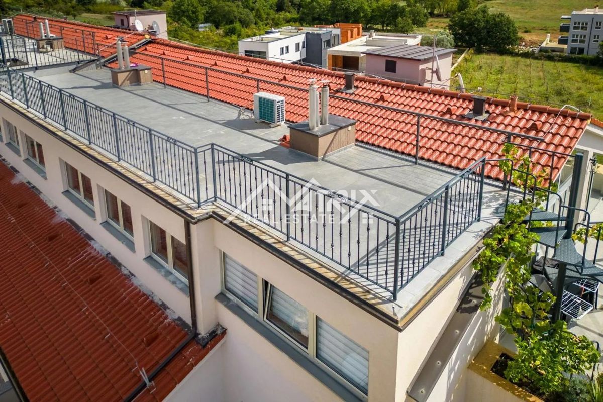 Medulin, Penthouse s 6 spalnicami in pogledom na morje