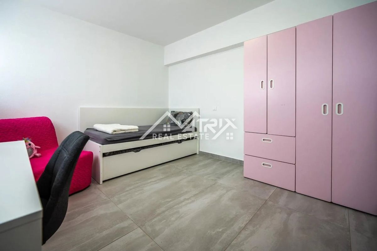 Medulin, Penthouse s 6 spalnicami in pogledom na morje