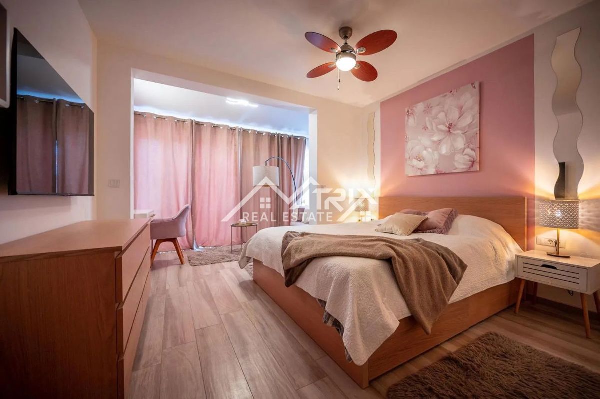 Medulin, Penthouse s 6 spalnicami in pogledom na morje