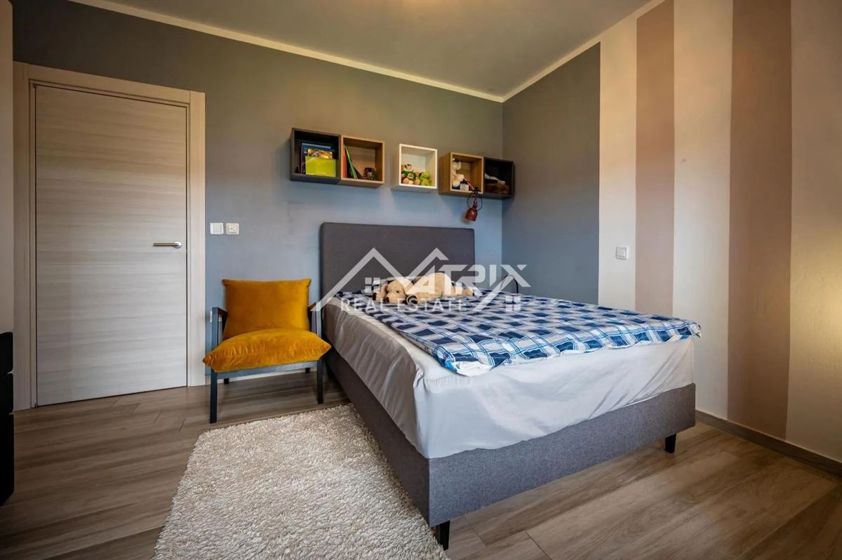 Medulin, Penthouse s 6 spalnicami in pogledom na morje