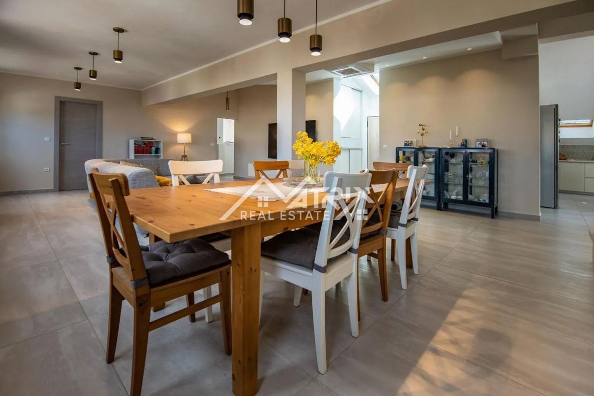 Medulin, Penthouse s 6 spalnicami in pogledom na morje