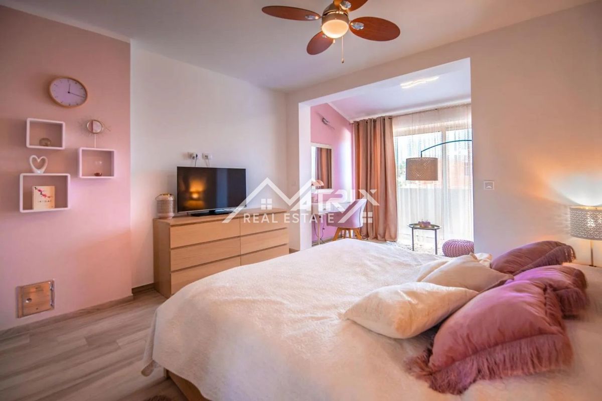 Medulin, Penthouse s 6 spalnicami in pogledom na morje