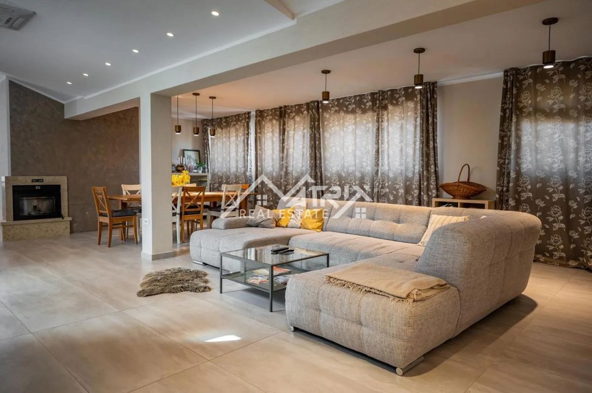 Medulin, Penthouse s 6 spalnicami in pogledom na morje