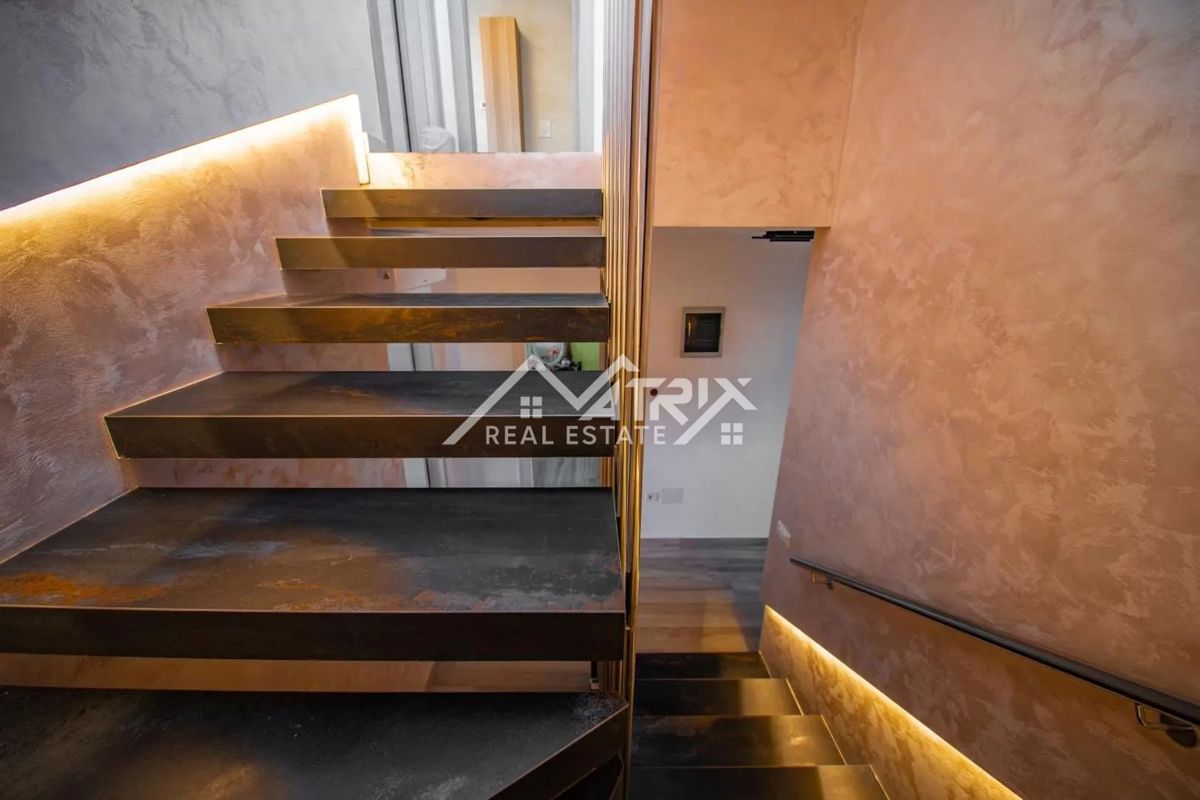 Medulin, Penthouse s 6 spalnicami in pogledom na morje