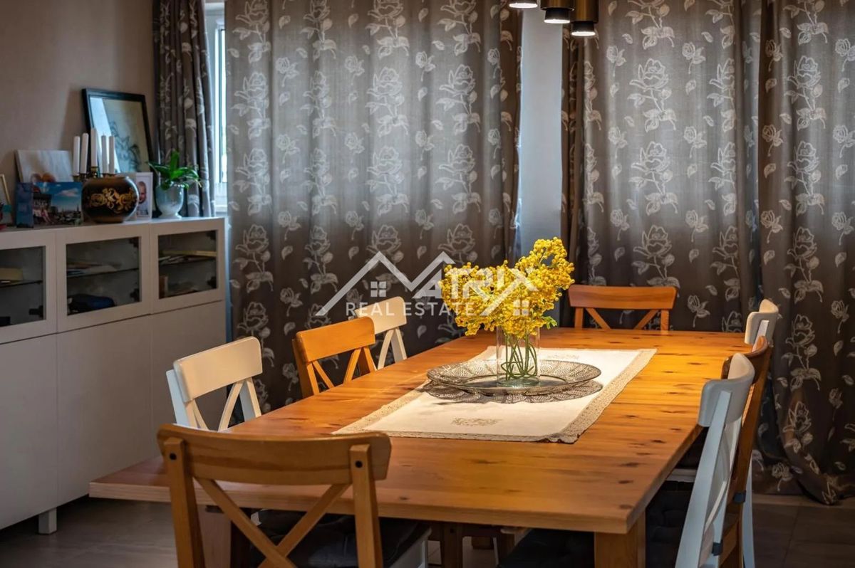 Medulin, Penthouse s 6 spalnicami in pogledom na morje