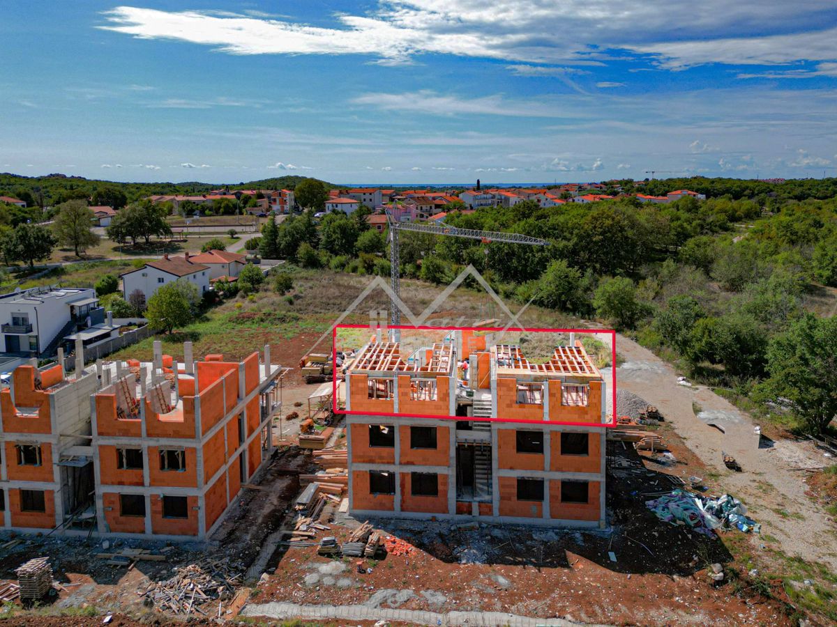 Poreč,Luksuzen PENTHAUSE s teraso, 2 km od centra Poreča