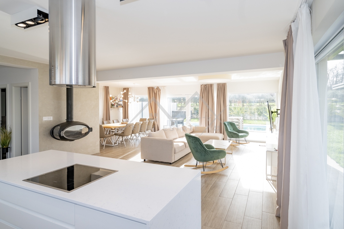Poreč okolica, moderna vila z bazenom in savno