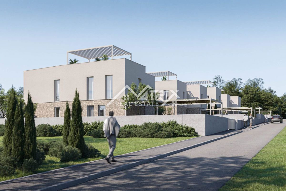 Novigrad okolica, sodobno stanovanje s strešno teraso, le 300 m od morja
