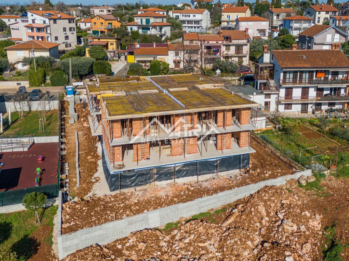 Umag, Luksuzno stanovanje z vrtom in pogledom na morje