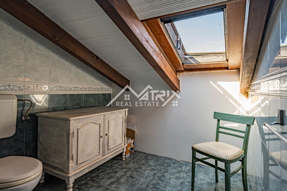 Poreč okolica, Kamnita hiša z 2 stanovanji in vrtom, 5 km od morja