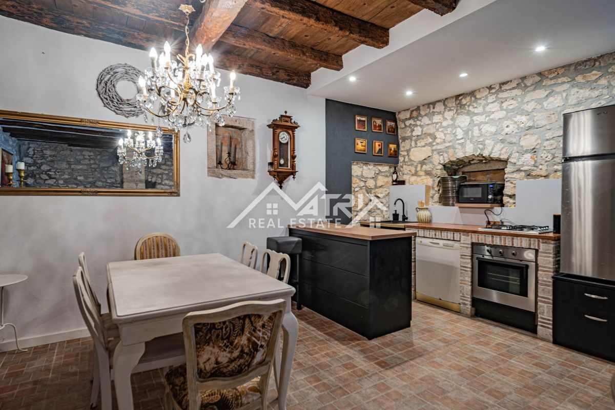 Poreč okolica, Kamnita hiša z 2 stanovanji in vrtom, 5 km od morja