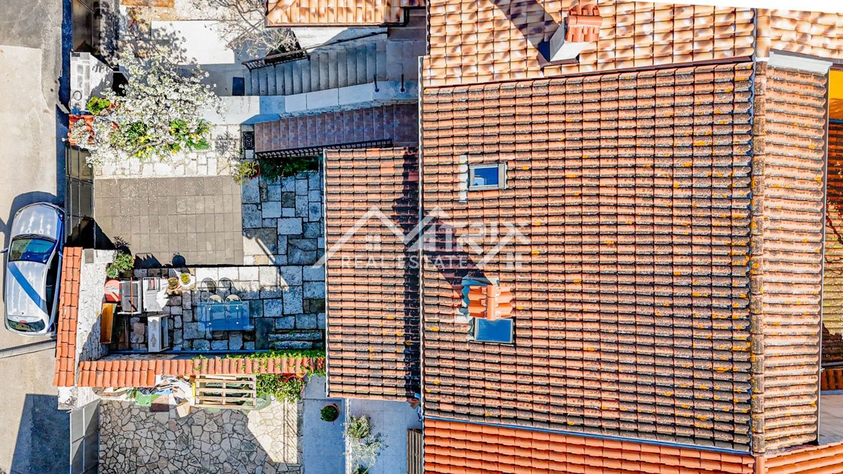 Poreč okolica, Kamnita hiša z 2 stanovanji in vrtom, 5 km od morja