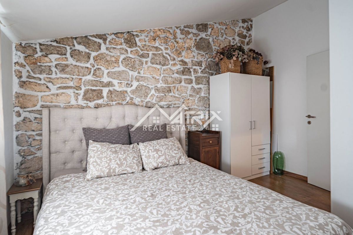 Poreč okolica, Kamnita hiša z 2 stanovanji in vrtom, 5 km od morja