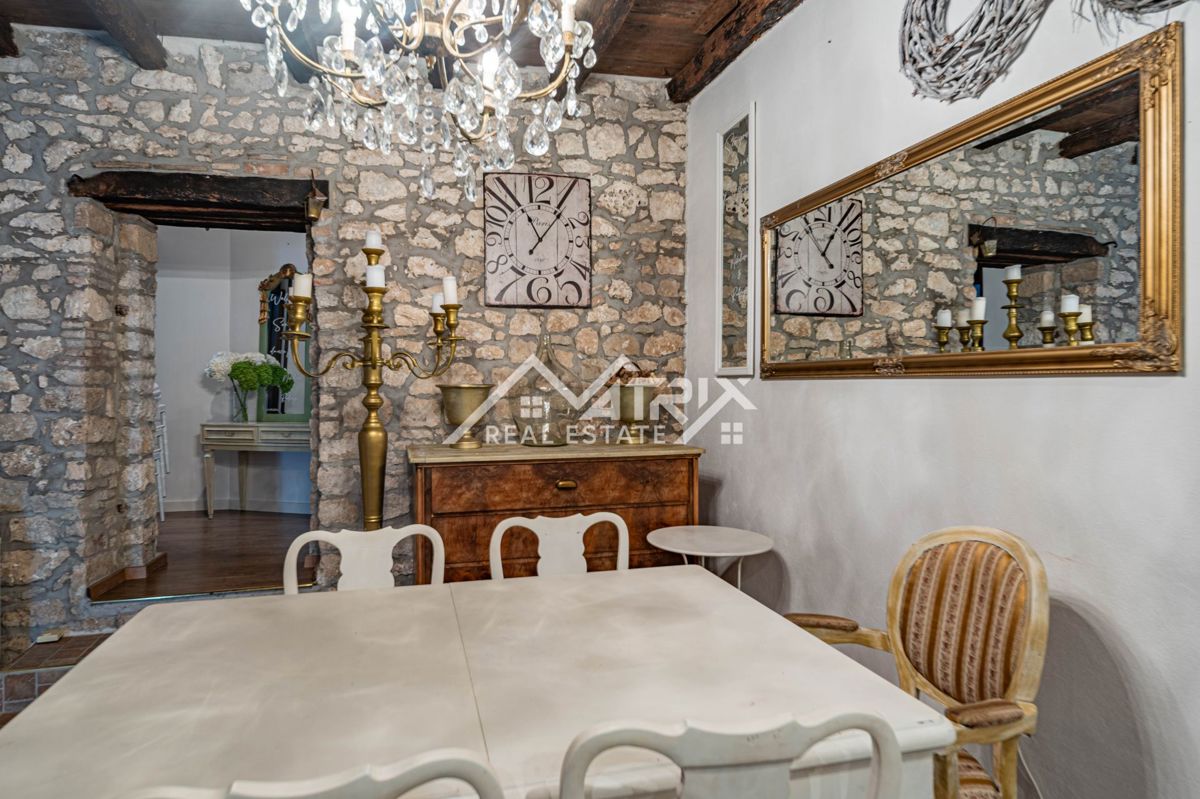 Poreč okolica, Kamnita hiša z 2 stanovanji in vrtom, 5 km od morja