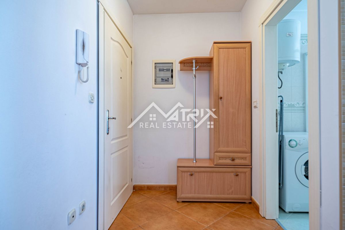 Rovinj, Enosobno stanovanje s teraso in parkiriščem 200 m od morja