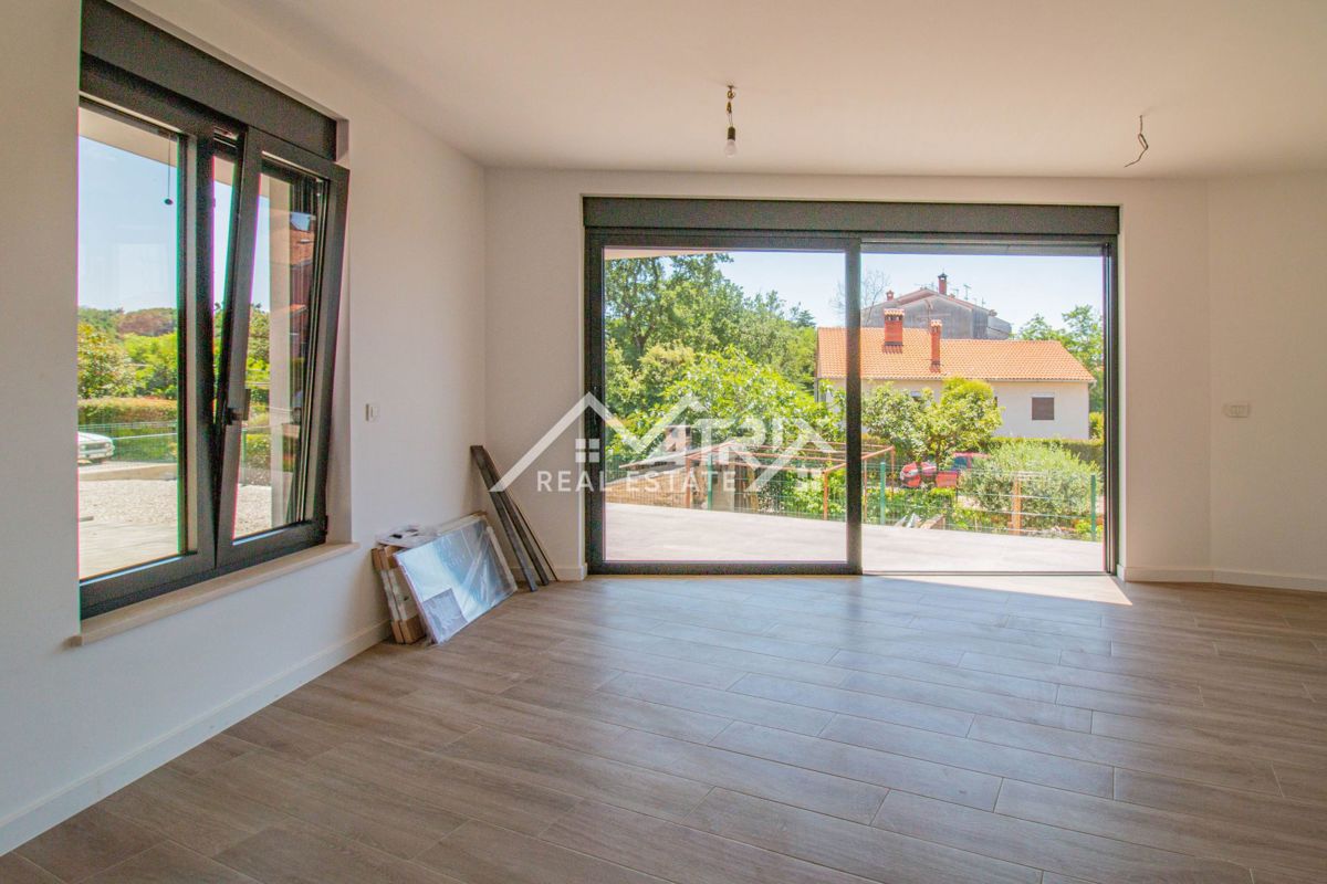 Poreč, Moderno opremljen stan u novogradnji 400 m od plaže!