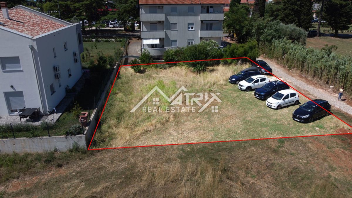 Fažana, gradbeno zemljišče 500 m od morja, idealna priložnost