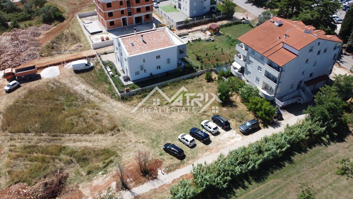 Fažana, gradbeno zemljišče 500 m od morja, idealna priložnost