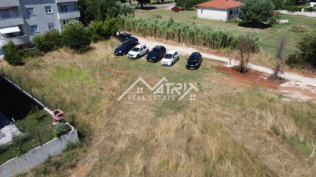 Fažana, gradbeno zemljišče 500 m od morja, idealna priložnost