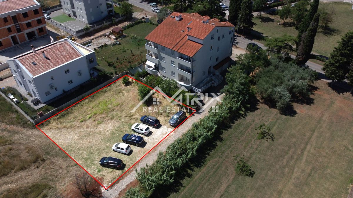 Fažana, gradbeno zemljišče 500 m od morja, idealna priložnost