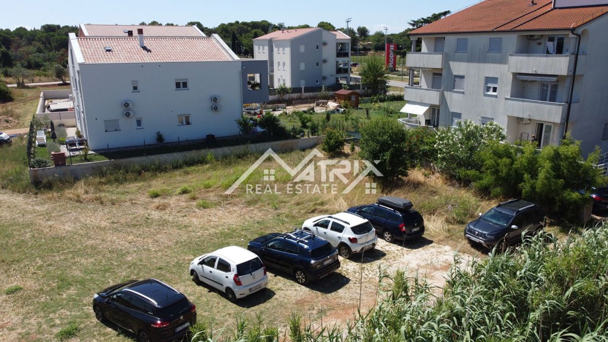 Fažana, gradbeno zemljišče 500 m od morja, idealna priložnost