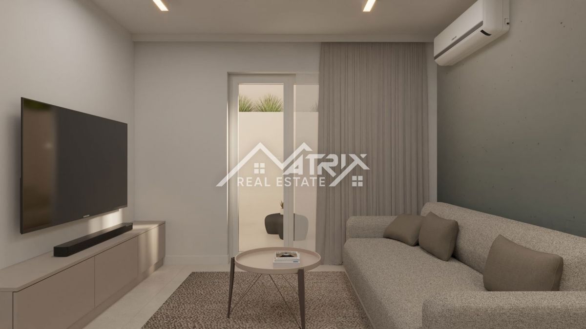 Medulin, stan v pritličju z vrtom, prvi vrsti do morja