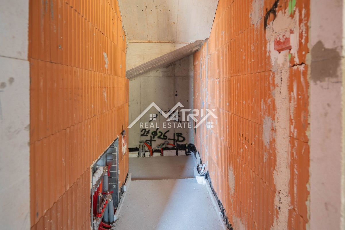 Medulin, stan v pritličju z vrtom, prvi vrsti do morja