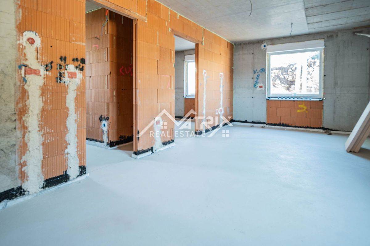 Medulin, stan v pritličju z vrtom, prvi vrsti do morja