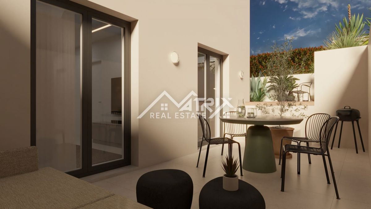 Medulin, stan v pritličju z vrtom, prvi vrsti do morja