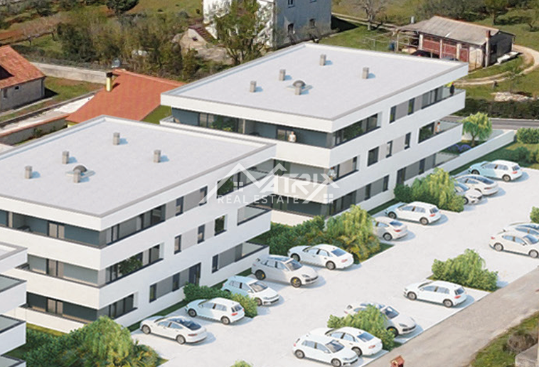 Območje Pule, stanovanje v prvem nadstropju s teraso in parkirnim mestom