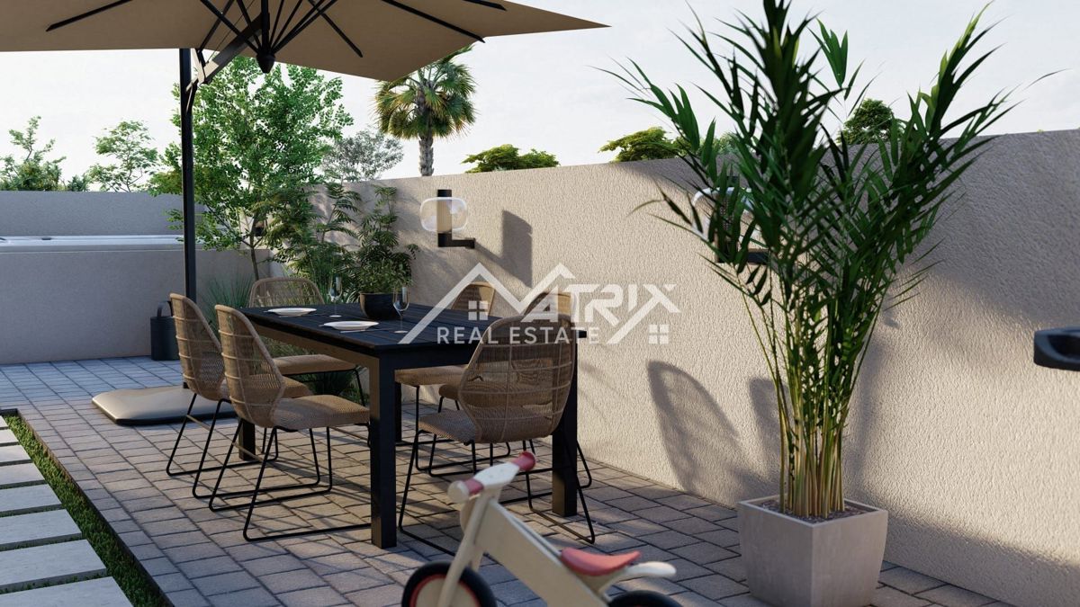 Pula, stanovanje v pritličju z veliko teraso in vrtom, novo