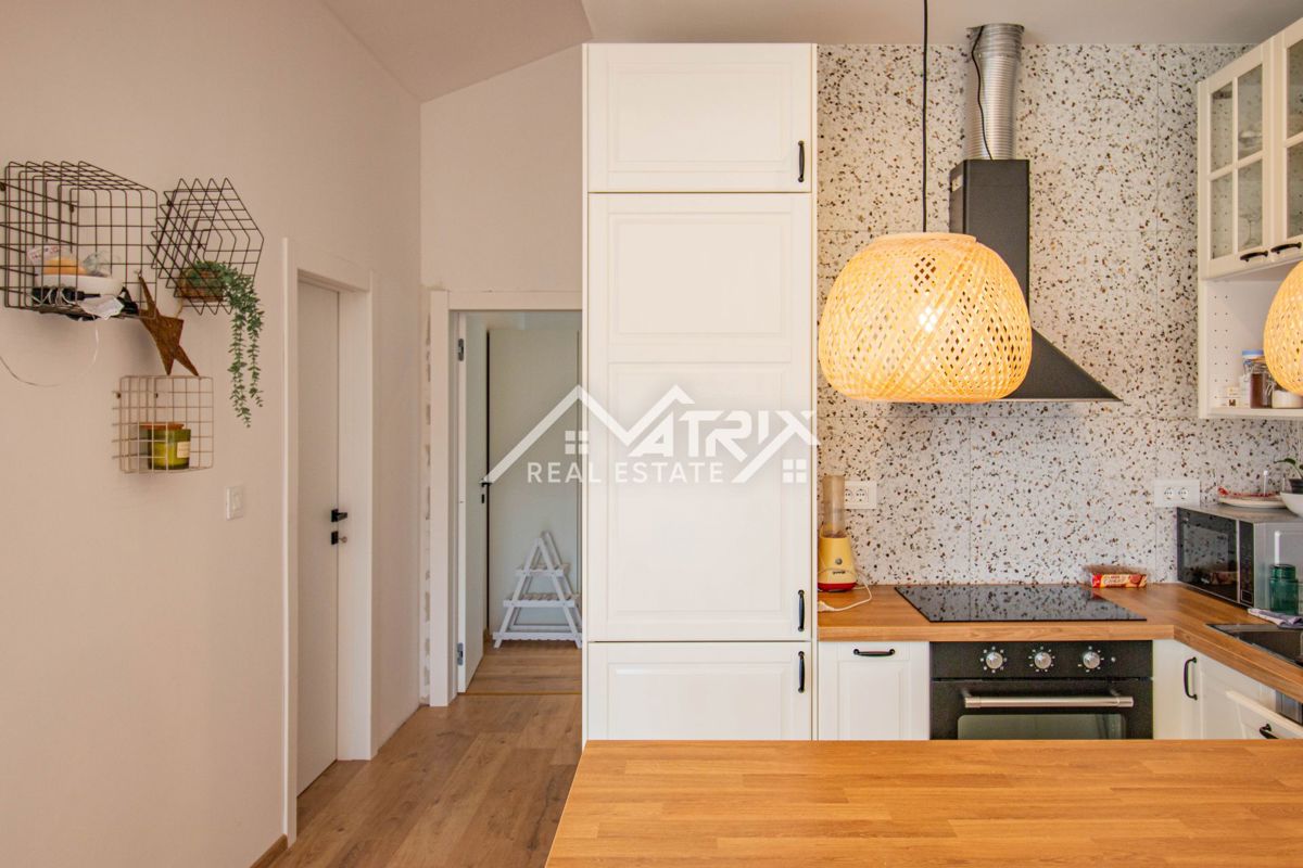 Svetvinčenat, prizemnica s bazenom i prostranom okućnicom