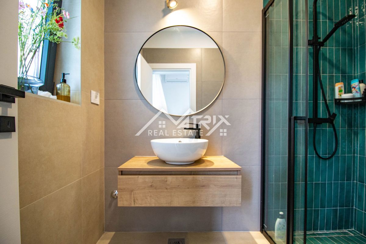 Svetvinčenat, prizemnica s bazenom i prostranom okućnicom