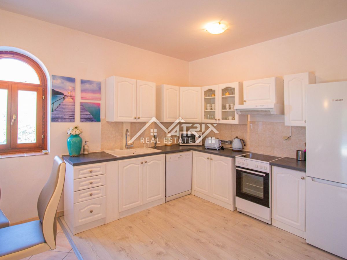 Okolica Poreča, hiša z bazenom in pogledom na morje, Novo!