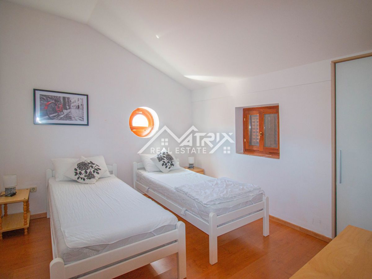 Okolica Poreča, hiša z bazenom in pogledom na morje, Novo!