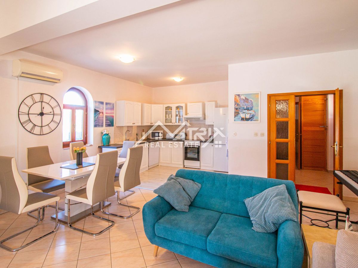 Okolica Poreča, hiša z bazenom in pogledom na morje, Novo!