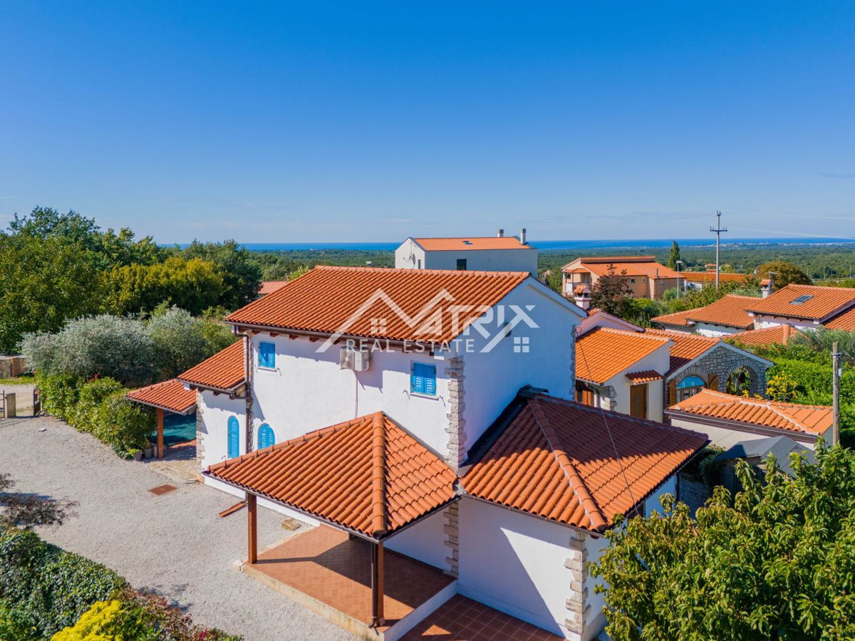 Okolica Poreča, hiša z bazenom in pogledom na morje, Novo!