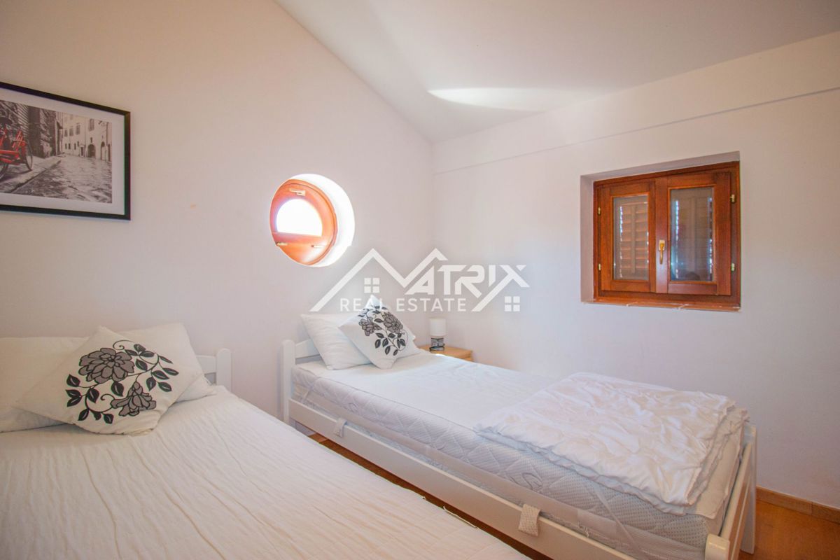 Okolica Poreča, hiša z bazenom in pogledom na morje, Novo!