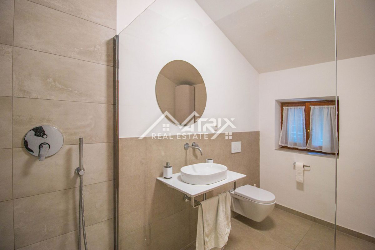 Okolica Poreča, hiša z bazenom in pogledom na morje, Novo!