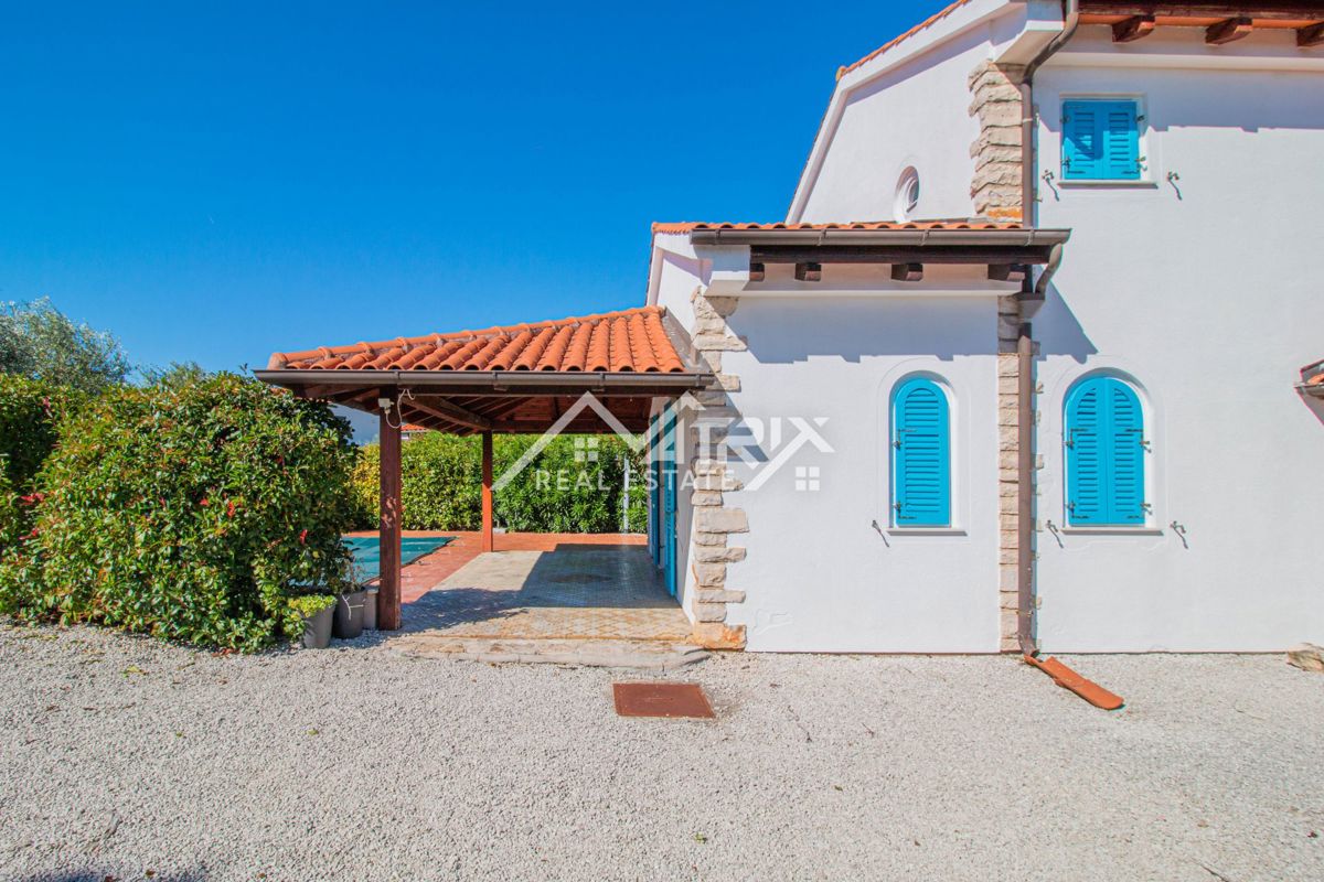 Okolica Poreča, hiša z bazenom in pogledom na morje, Novo!