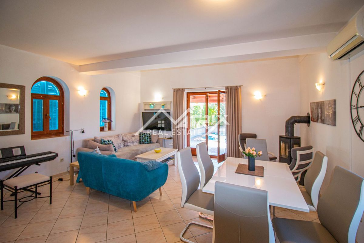 Okolica Poreča, hiša z bazenom in pogledom na morje, Novo!