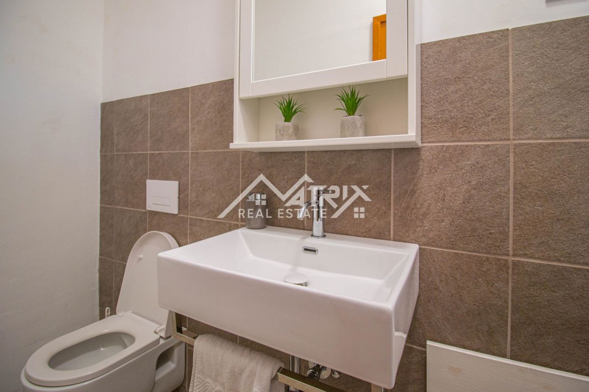 Okolica Poreča, hiša z bazenom in pogledom na morje, Novo!