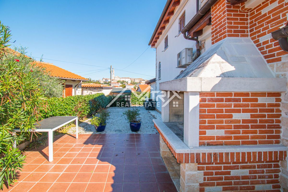 Okolica Poreča, hiša z bazenom in pogledom na morje, Novo!