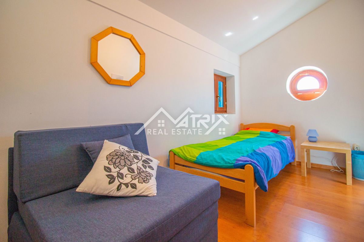 Okolica Poreča, hiša z bazenom in pogledom na morje, Novo!