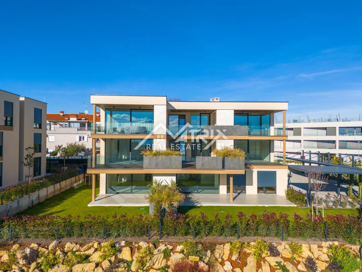 Novigrad, stanovanje v pritličju nove stavbe v bližini morja!