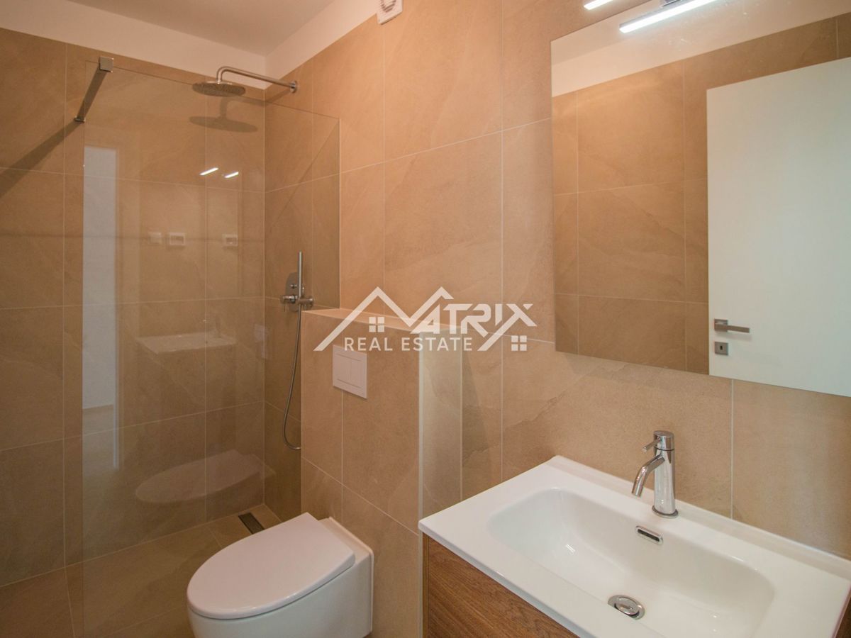 Novigrad, stanovanje v pritličju nove stavbe v bližini morja!